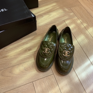CHANEL's new early spring collection of premium autumn shoes and flats.