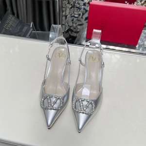 (VALENTINO) Limited Edition Shoes, Crafted with Exquisite Italian Craftsmanship 👑👑💝💝💝