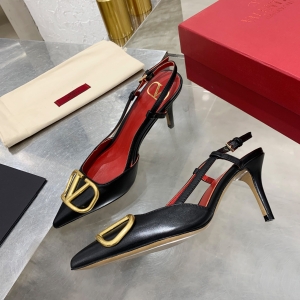 (VALENTINO) Limited Edition Shoes, Crafted with Exquisite Italian Craftsmanship 👑👑💝💝💝