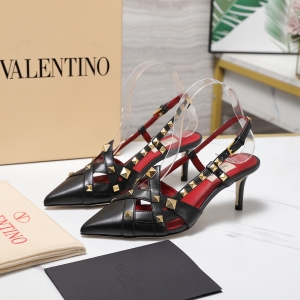 (VALENTINO) Limited Edition Shoes, Crafted with Exquisite Italian Craftsmanship 👑👑💝💝💝