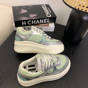 Chanel-style light green and silver color-blocked platform casual sneakers