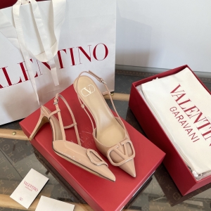 Made with the finest Italian craftsmanship by VALENTINO 👑👑 Limited Edition 💝💝💝