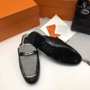 Herme* Classic Kelly Mule Slip-on Sandals