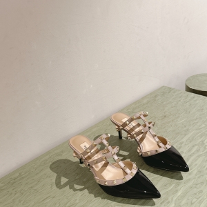 (VALENTINO) Limited Edition Shoes, Crafted with Exquisite Italian Craftsmanship 👑👑💝💝💝