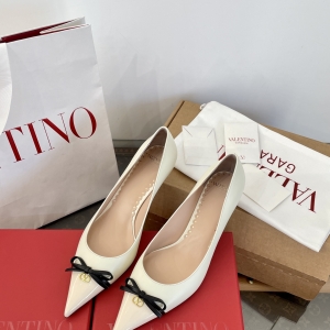 Valentino, crafted with exquisite Italian craftsmanship 👑👑 Limited Edition 💝💝💝