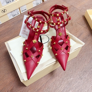 (VALENTINO) Limited Edition Shoes, Crafted with Exquisite Italian Craftsmanship 👑👑💝💝💝