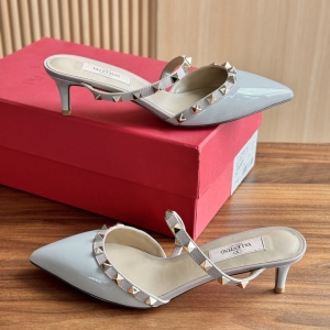 VALENTINO, crafted with the finest Italian craftsmanship 👑👑 Limited Edition 💝💝💝