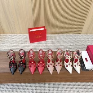 VALENTINO's finest craftsmanship 👑👑 Limited edition 💝💝💝