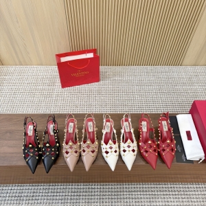 Made with the finest Italian craftsmanship by VALENTINO 👑👑 Limited Edition 💝💝💝